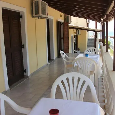 Family Hotel de apartamente Marathias